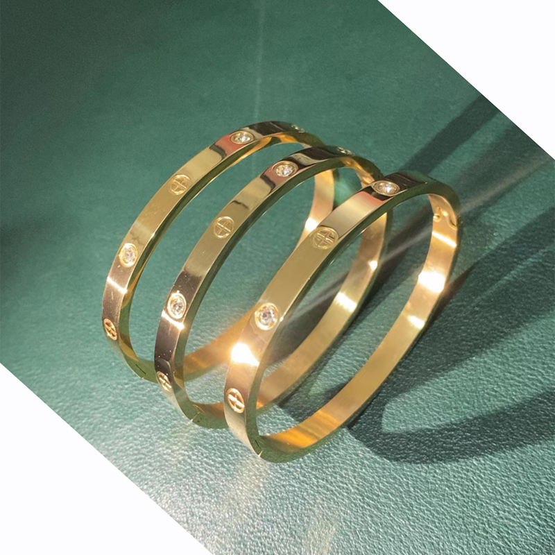 Nuevo diseño, pulsera y brazal - Nail Art France reseña y precio